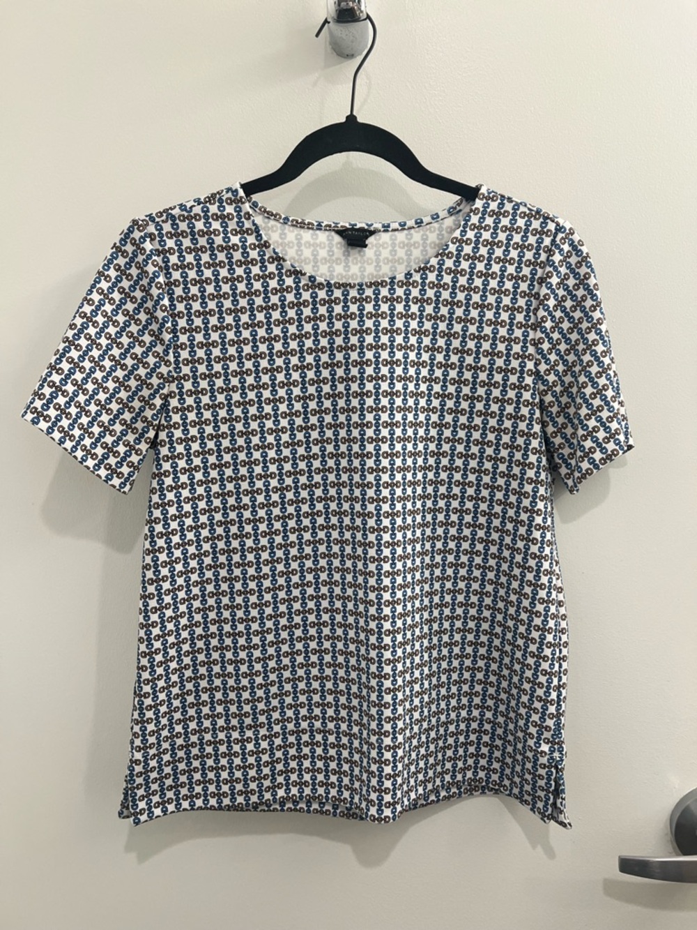 Ann Taylor Blue and White Short Sleeve Patterned Top